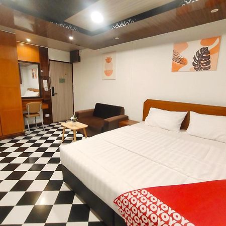 Oyo 75446 Travis Inthamara 49 Hotell Bangkok Exteriör bild