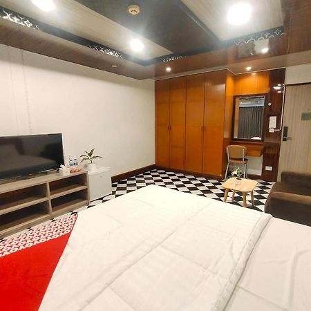 Oyo 75446 Travis Inthamara 49 Hotell Bangkok Exteriör bild