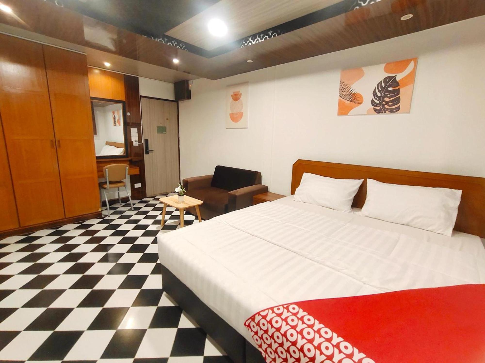 Oyo 75446 Travis Inthamara 49 Hotell Bangkok Exteriör bild