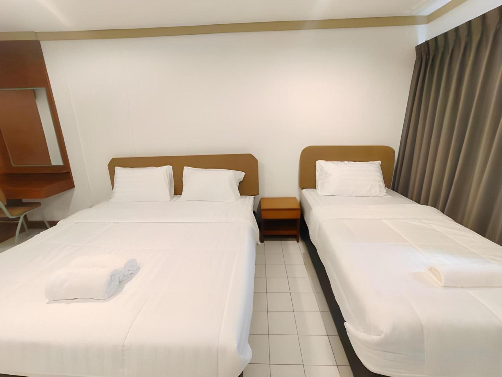 Oyo 75446 Travis Inthamara 49 Hotell Bangkok Exteriör bild