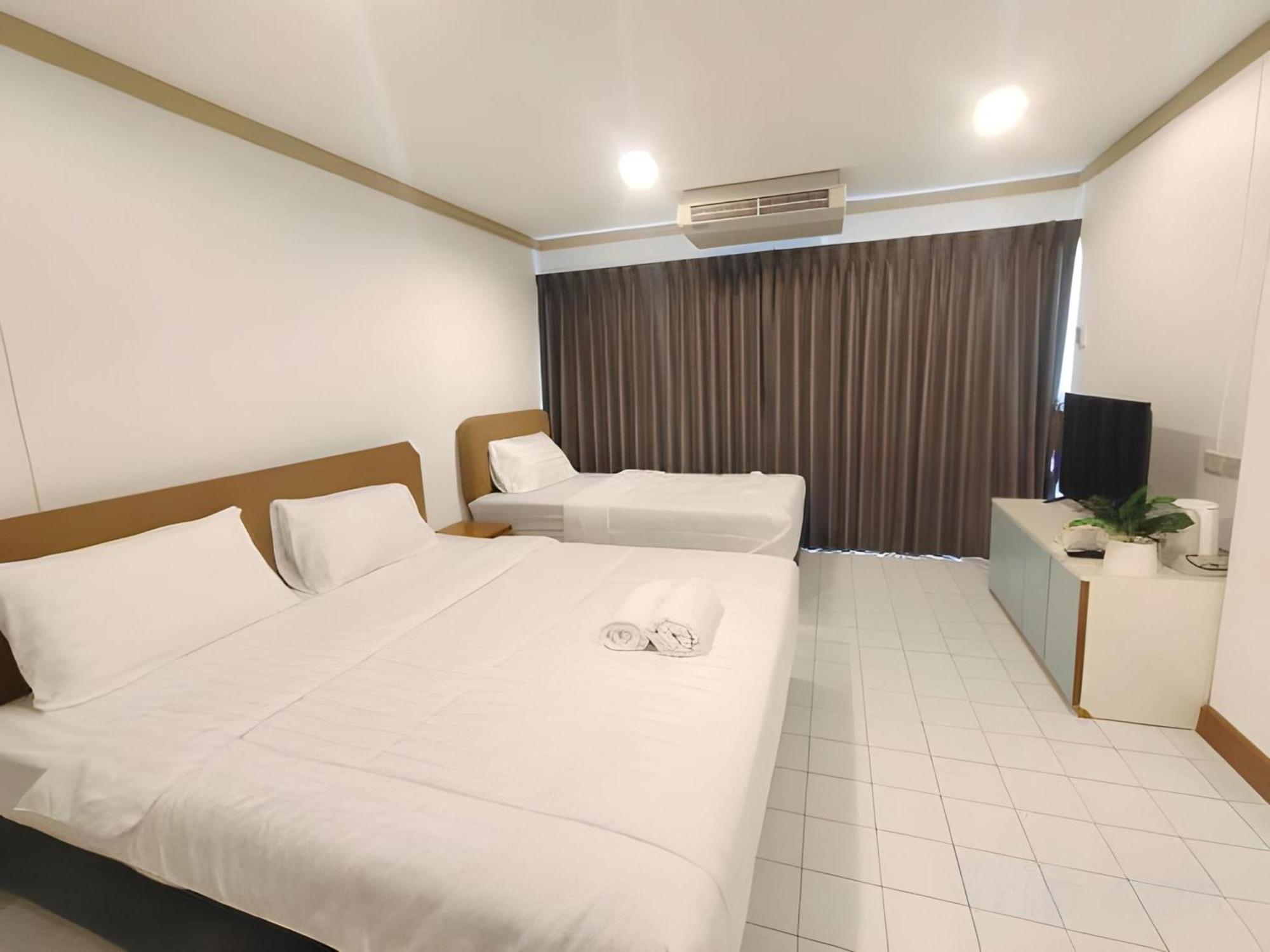 Oyo 75446 Travis Inthamara 49 Hotell Bangkok Exteriör bild