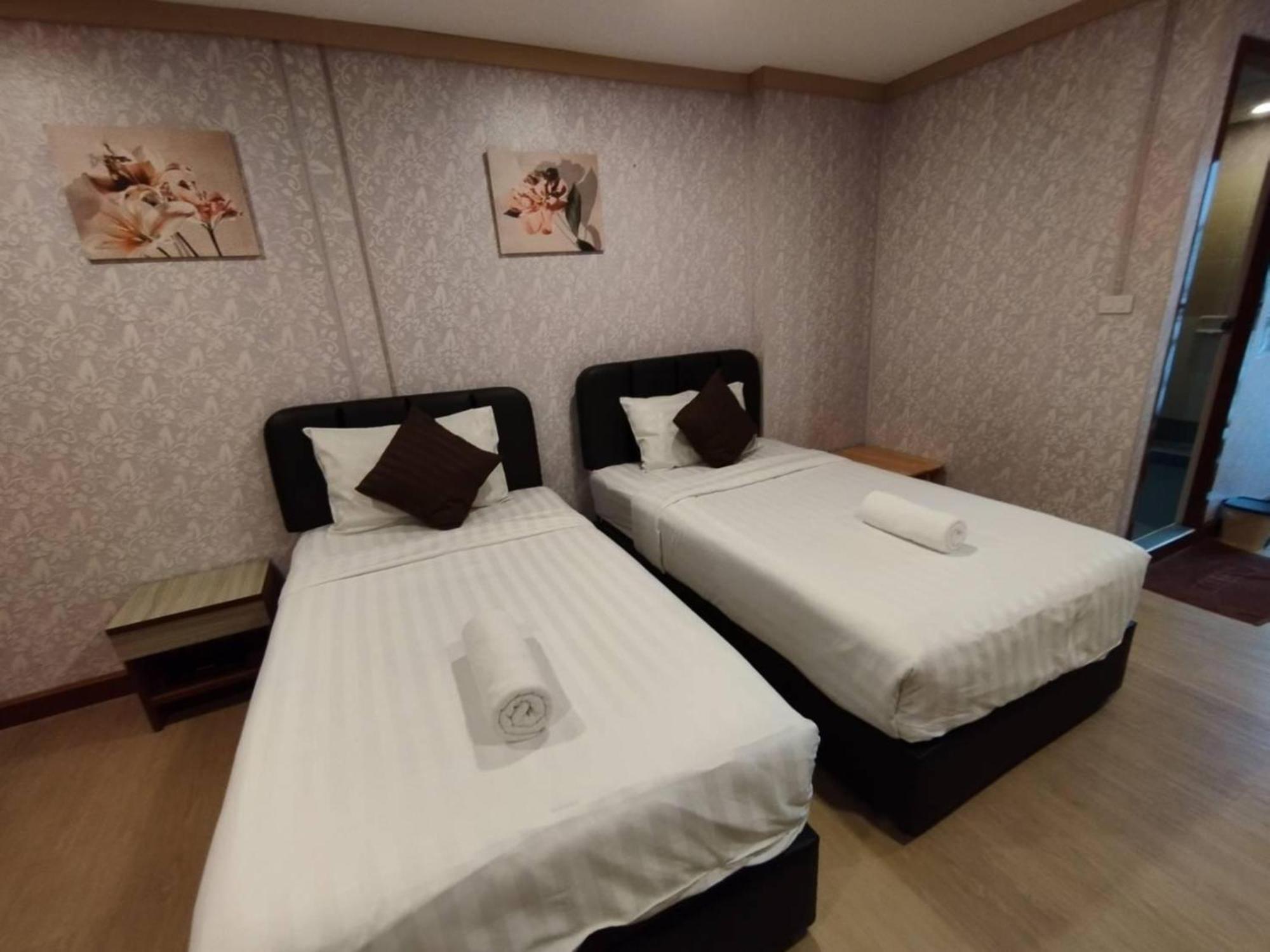 Oyo 75446 Travis Inthamara 49 Hotell Bangkok Exteriör bild