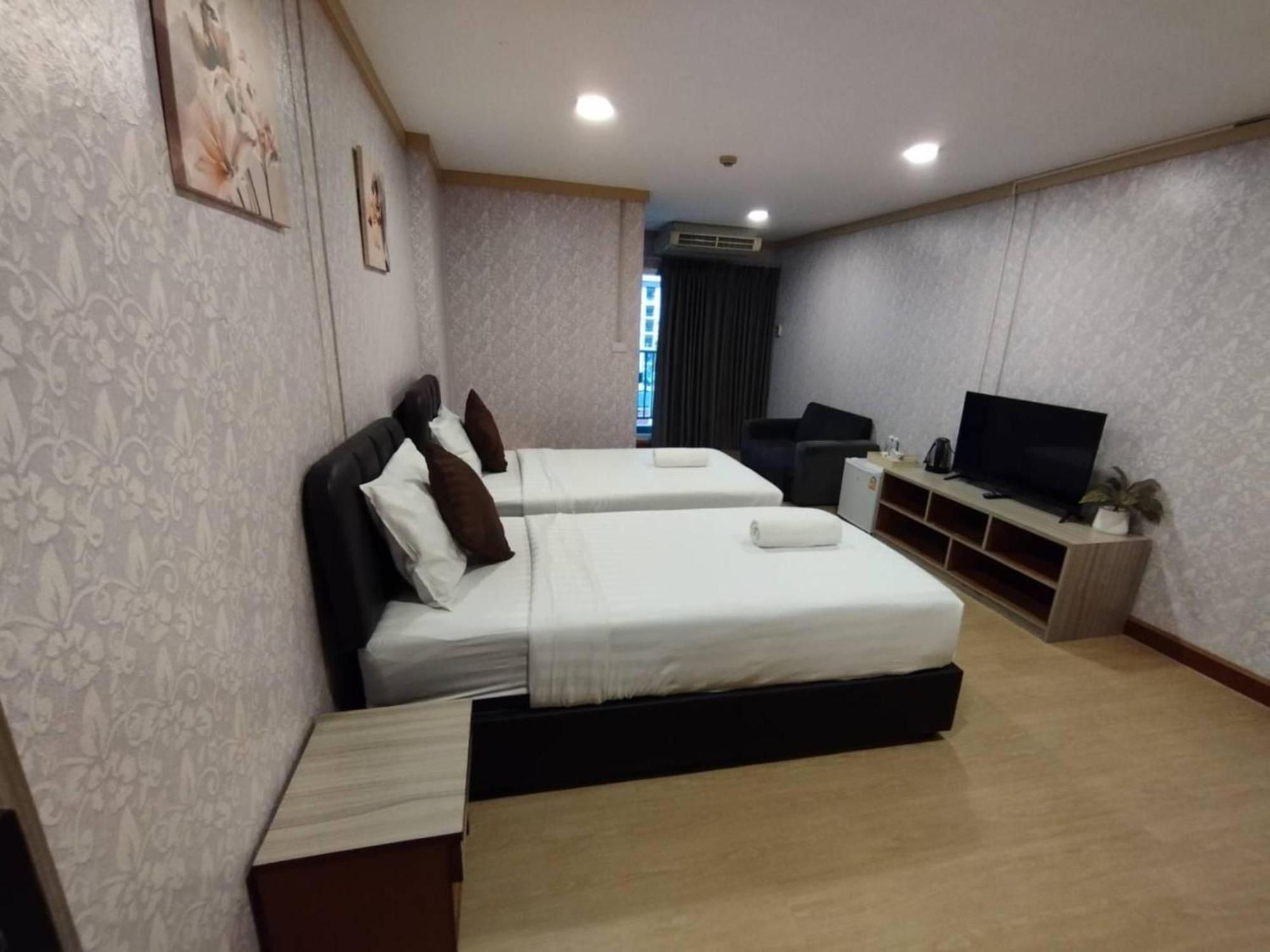 Oyo 75446 Travis Inthamara 49 Hotell Bangkok Exteriör bild