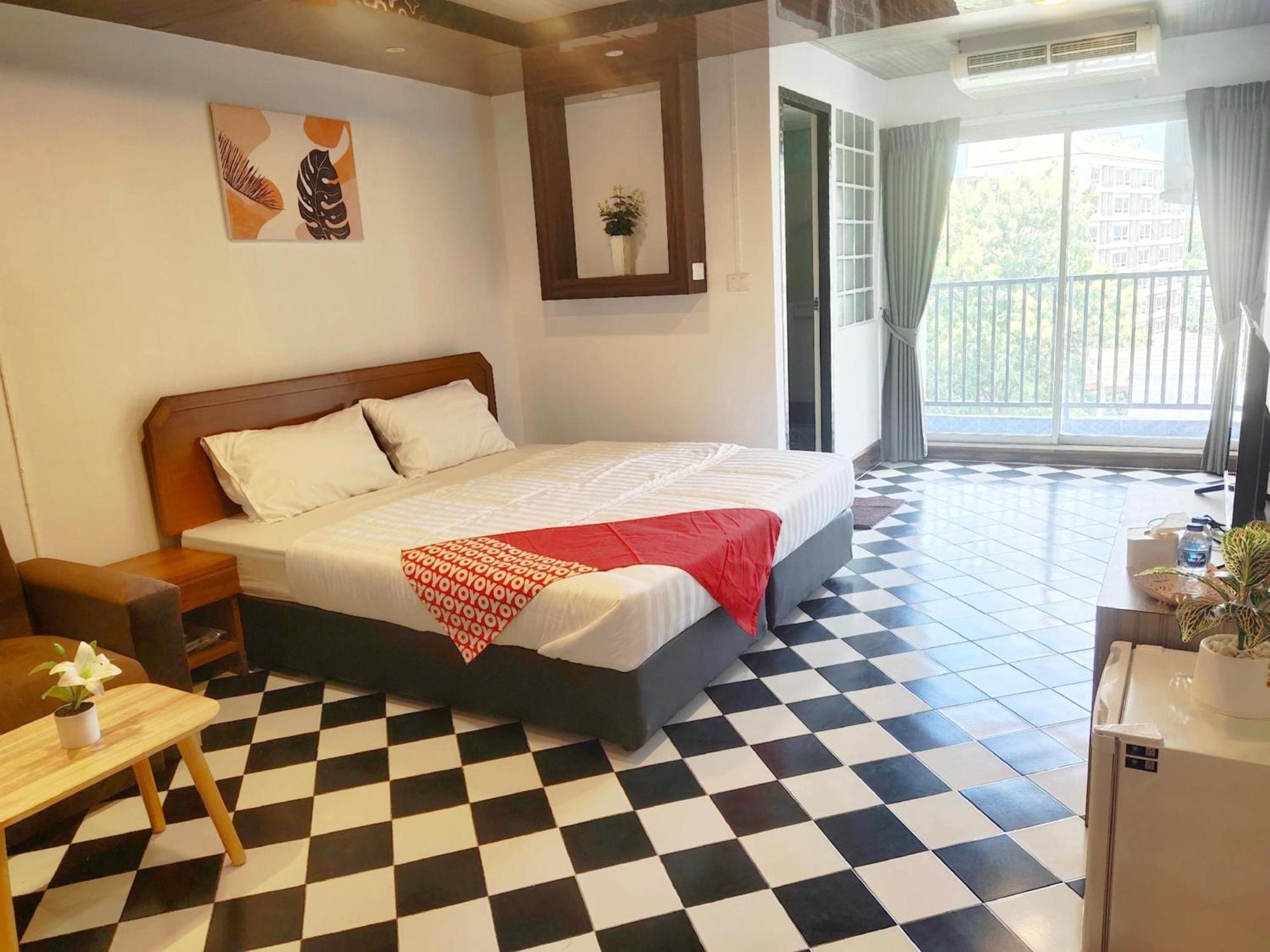 Oyo 75446 Travis Inthamara 49 Hotell Bangkok Exteriör bild