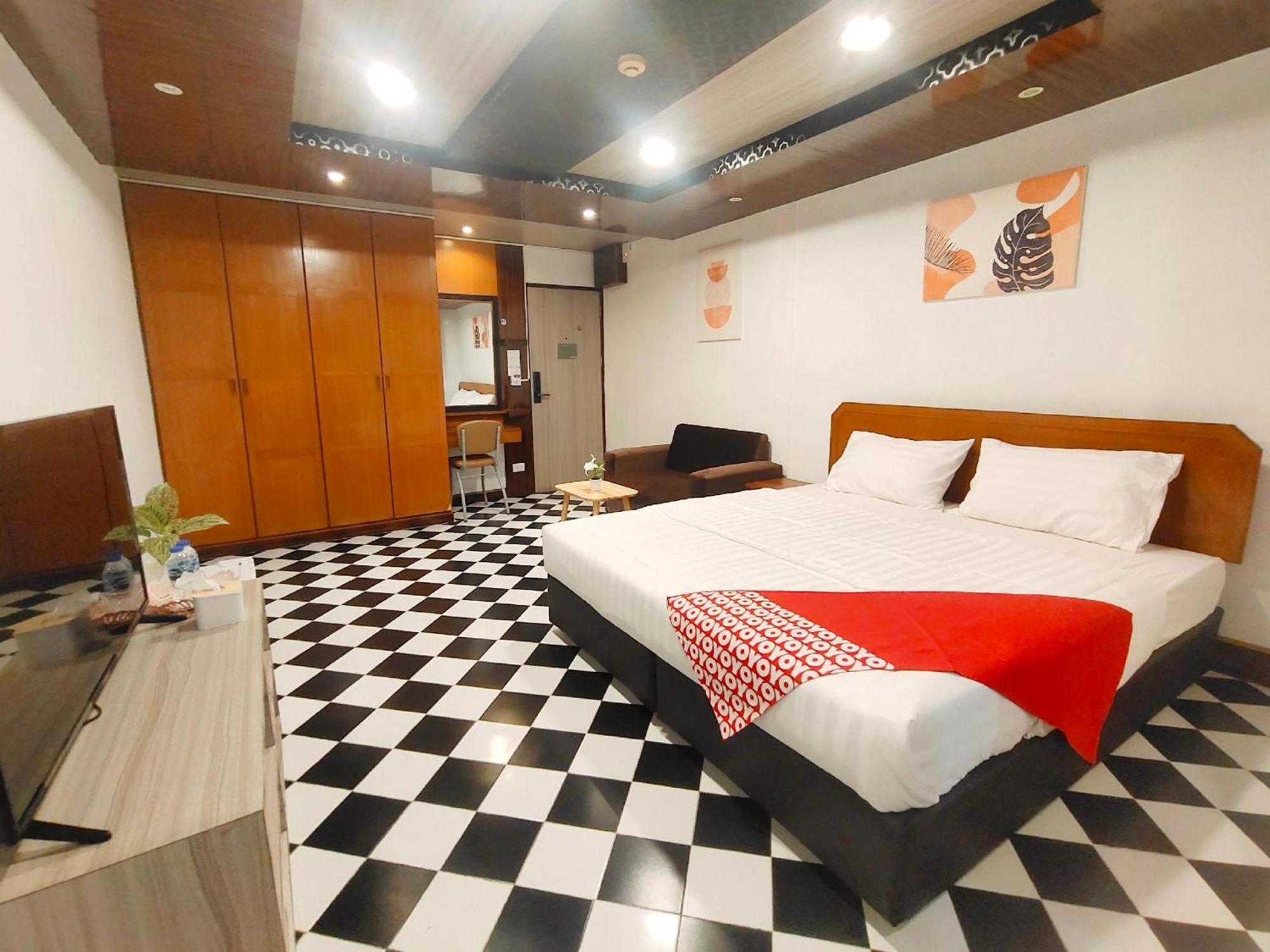 Oyo 75446 Travis Inthamara 49 Hotell Bangkok Exteriör bild