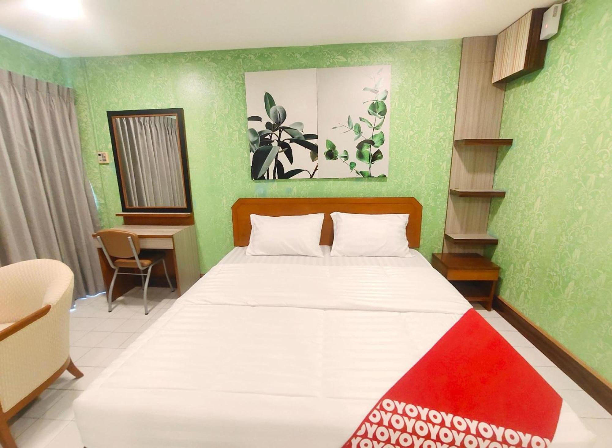Oyo 75446 Travis Inthamara 49 Hotell Bangkok Exteriör bild