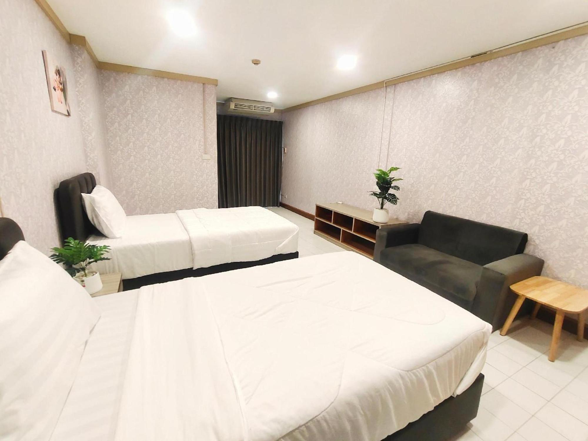 Oyo 75446 Travis Inthamara 49 Hotell Bangkok Exteriör bild