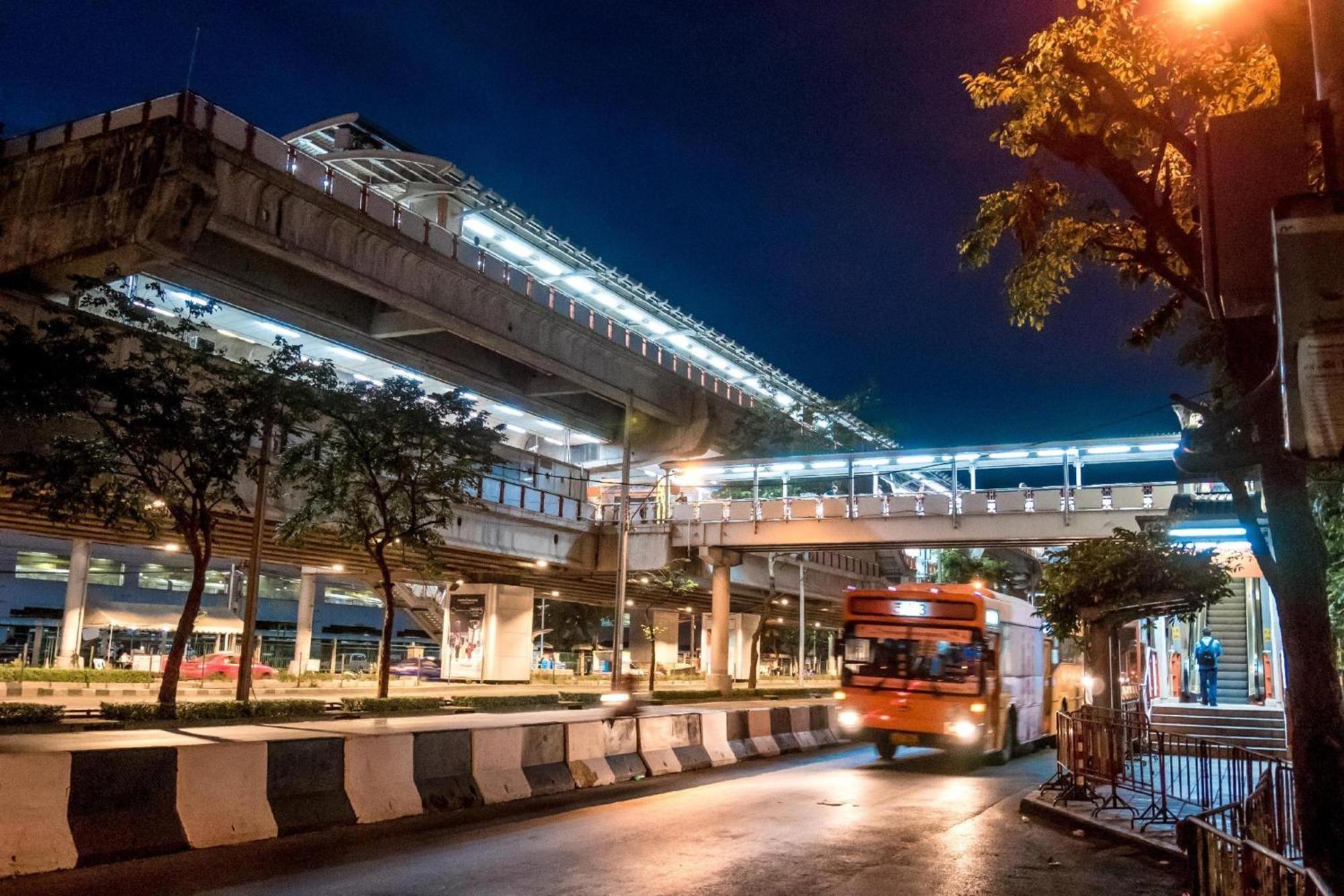 Oyo 75446 Travis Inthamara 49 Hotell Bangkok Exteriör bild