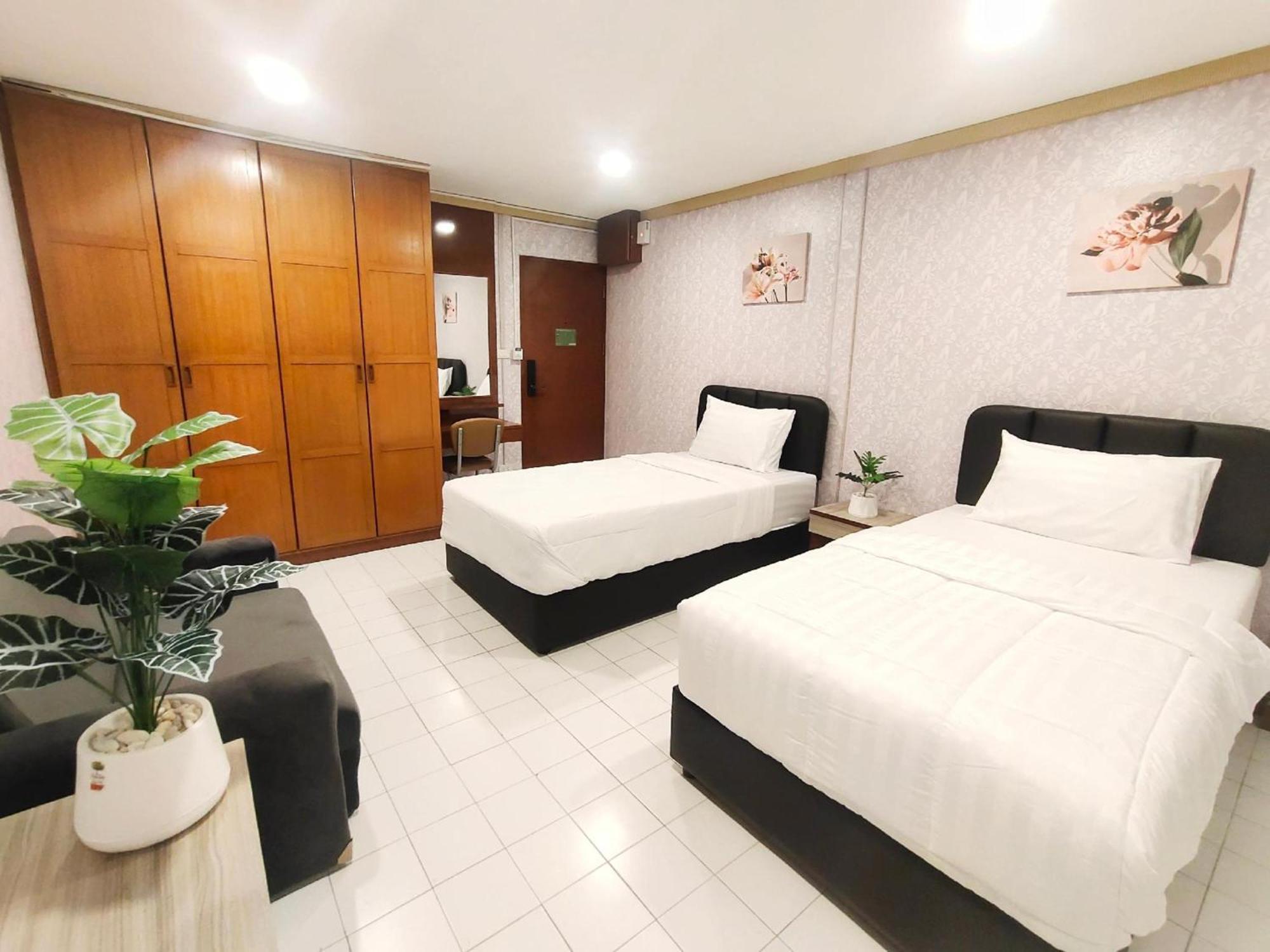 Oyo 75446 Travis Inthamara 49 Hotell Bangkok Exteriör bild