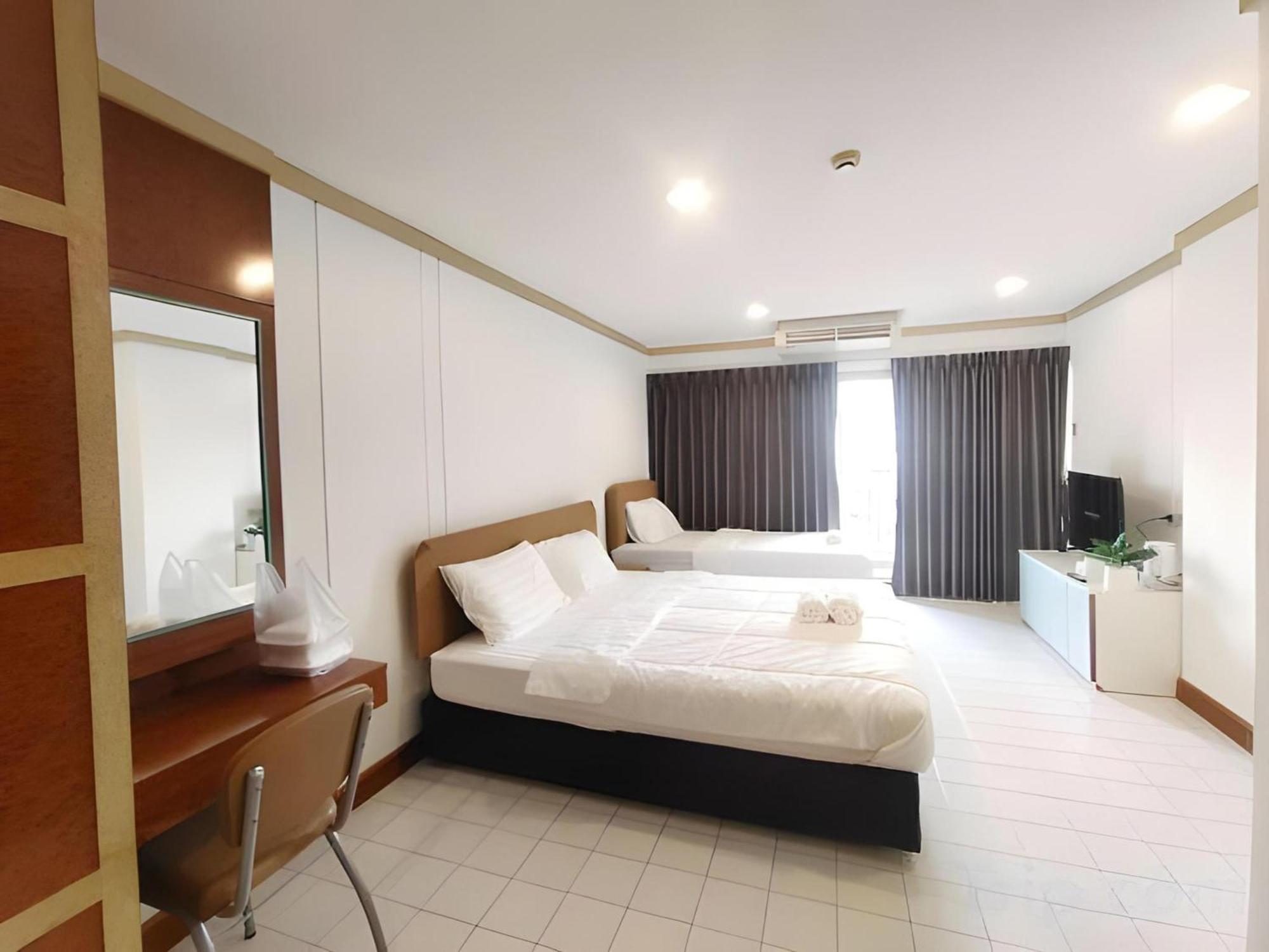 Oyo 75446 Travis Inthamara 49 Hotell Bangkok Exteriör bild