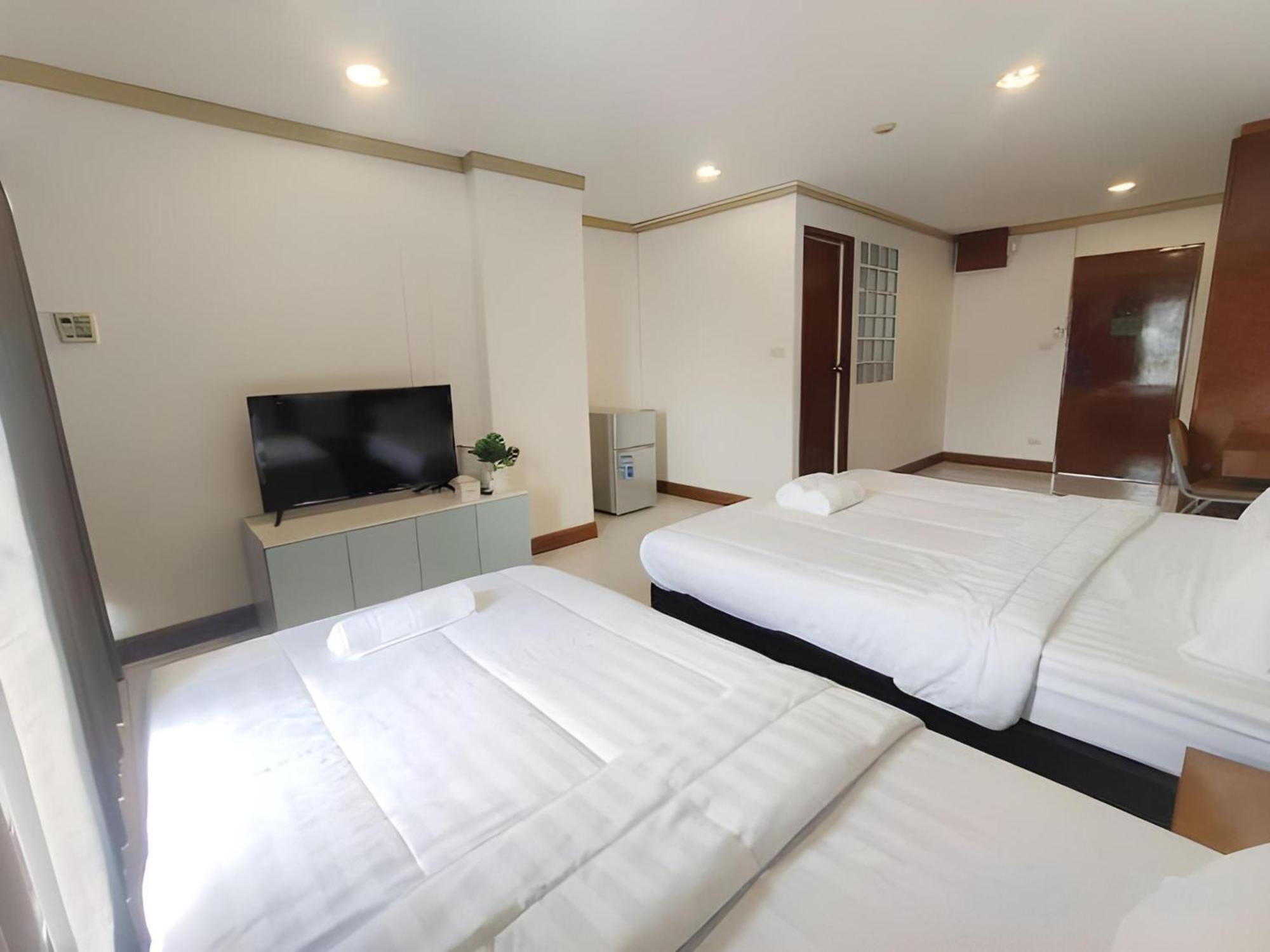 Oyo 75446 Travis Inthamara 49 Hotell Bangkok Exteriör bild