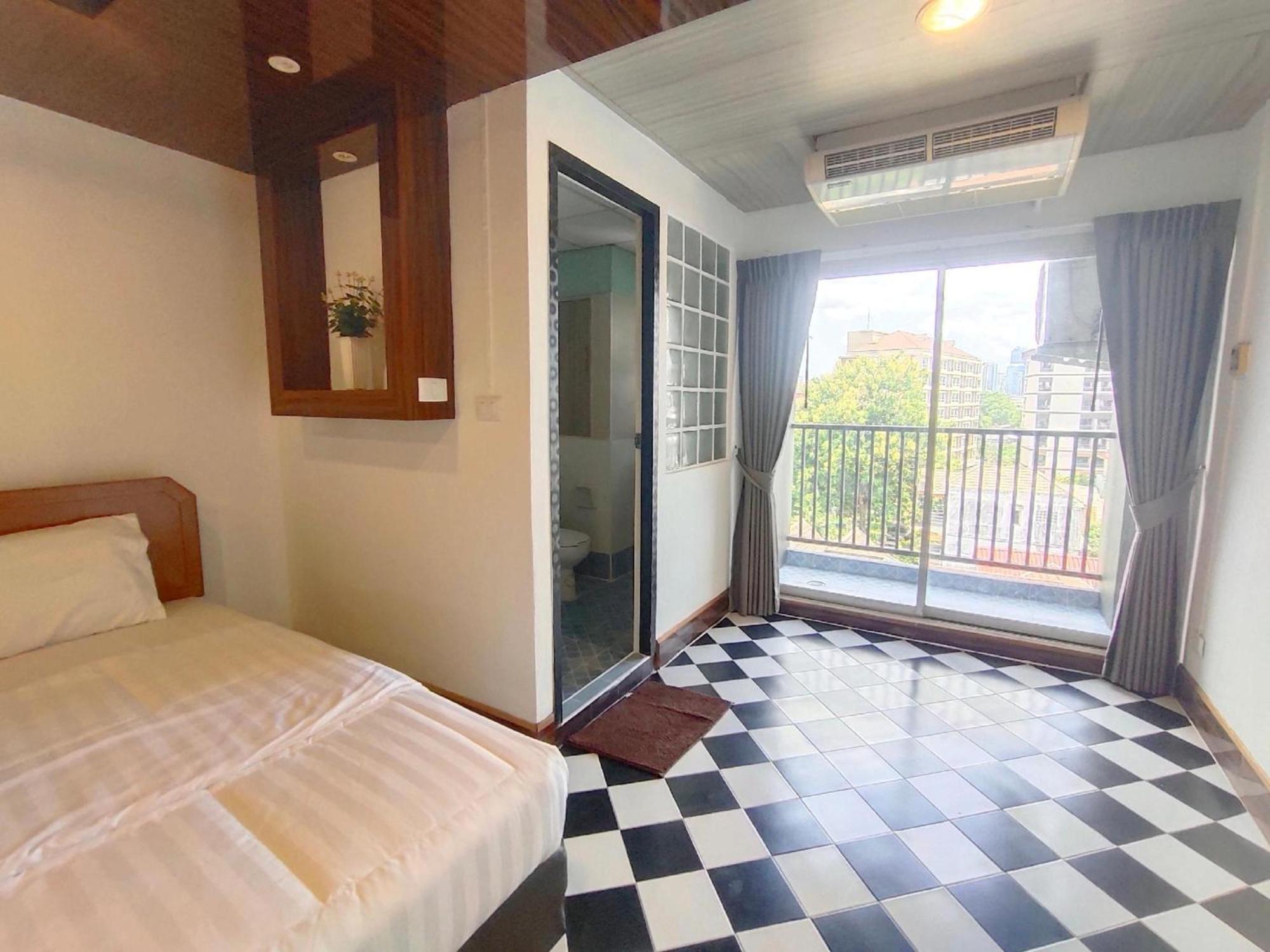 Oyo 75446 Travis Inthamara 49 Hotell Bangkok Exteriör bild