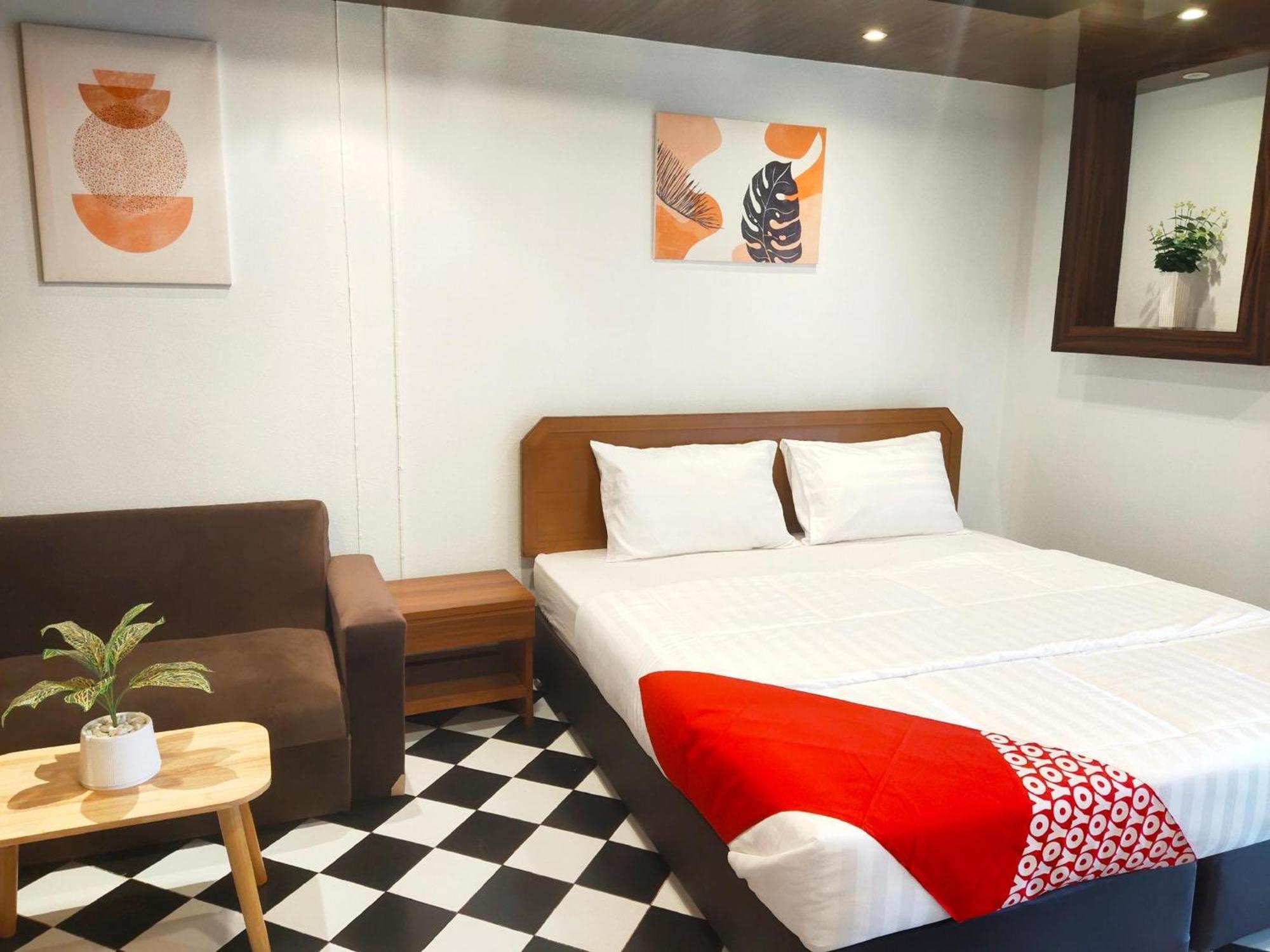 Oyo 75446 Travis Inthamara 49 Hotell Bangkok Exteriör bild
