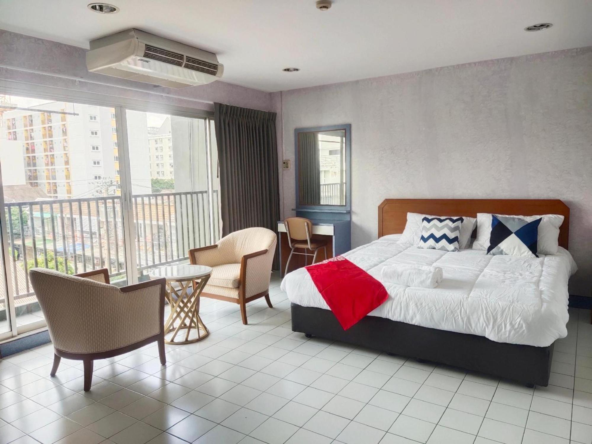 Oyo 75446 Travis Inthamara 49 Hotell Bangkok Exteriör bild