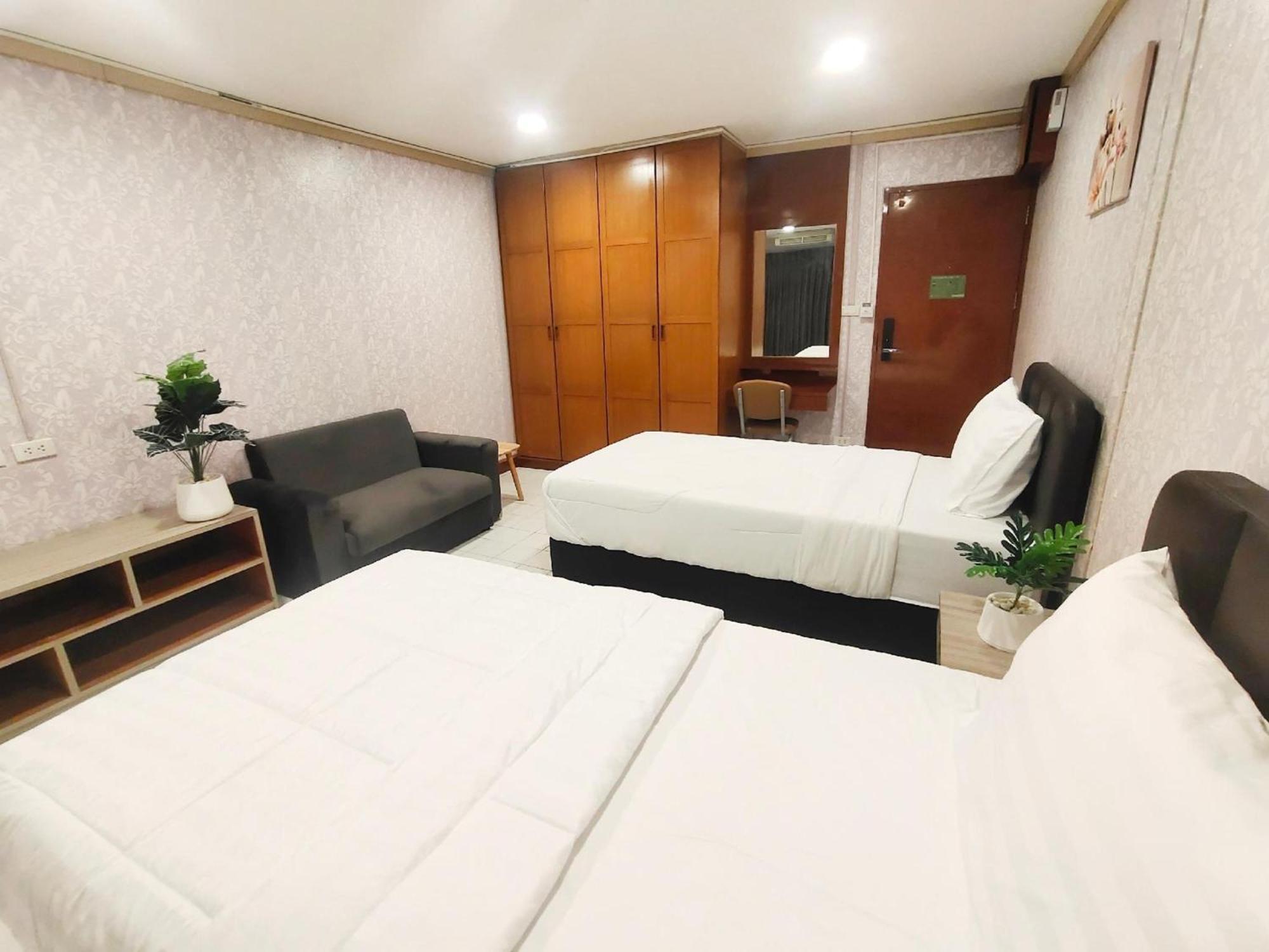 Oyo 75446 Travis Inthamara 49 Hotell Bangkok Exteriör bild