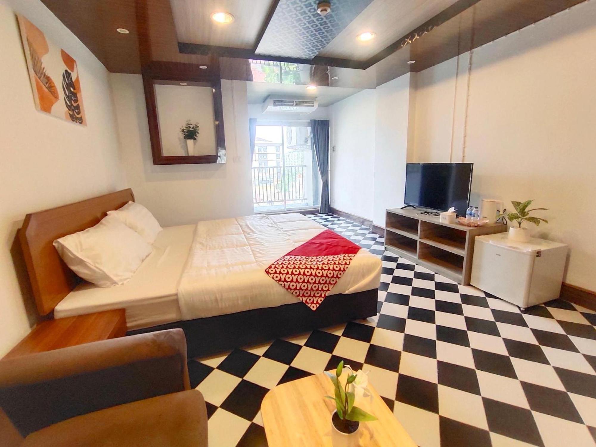 Oyo 75446 Travis Inthamara 49 Hotell Bangkok Exteriör bild
