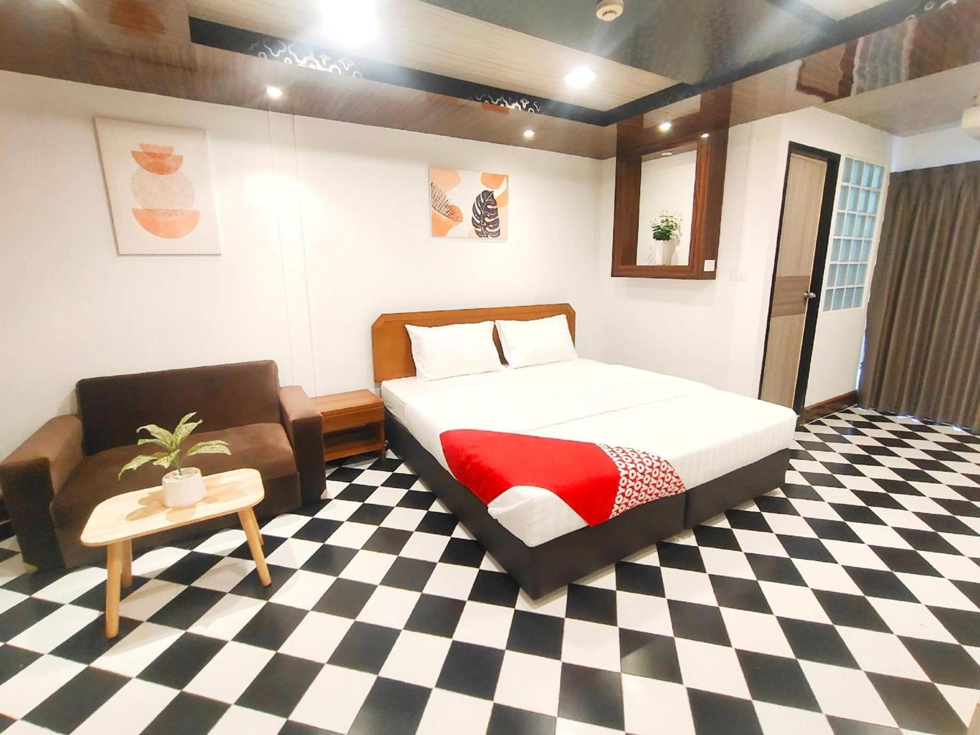 Oyo 75446 Travis Inthamara 49 Hotell Bangkok Exteriör bild